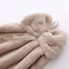 serviette main marron