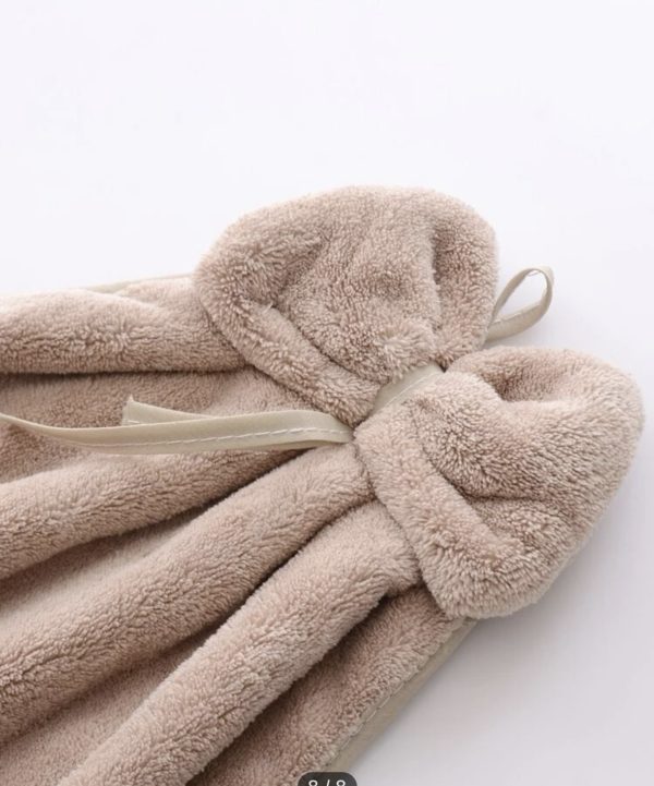 serviette main marron