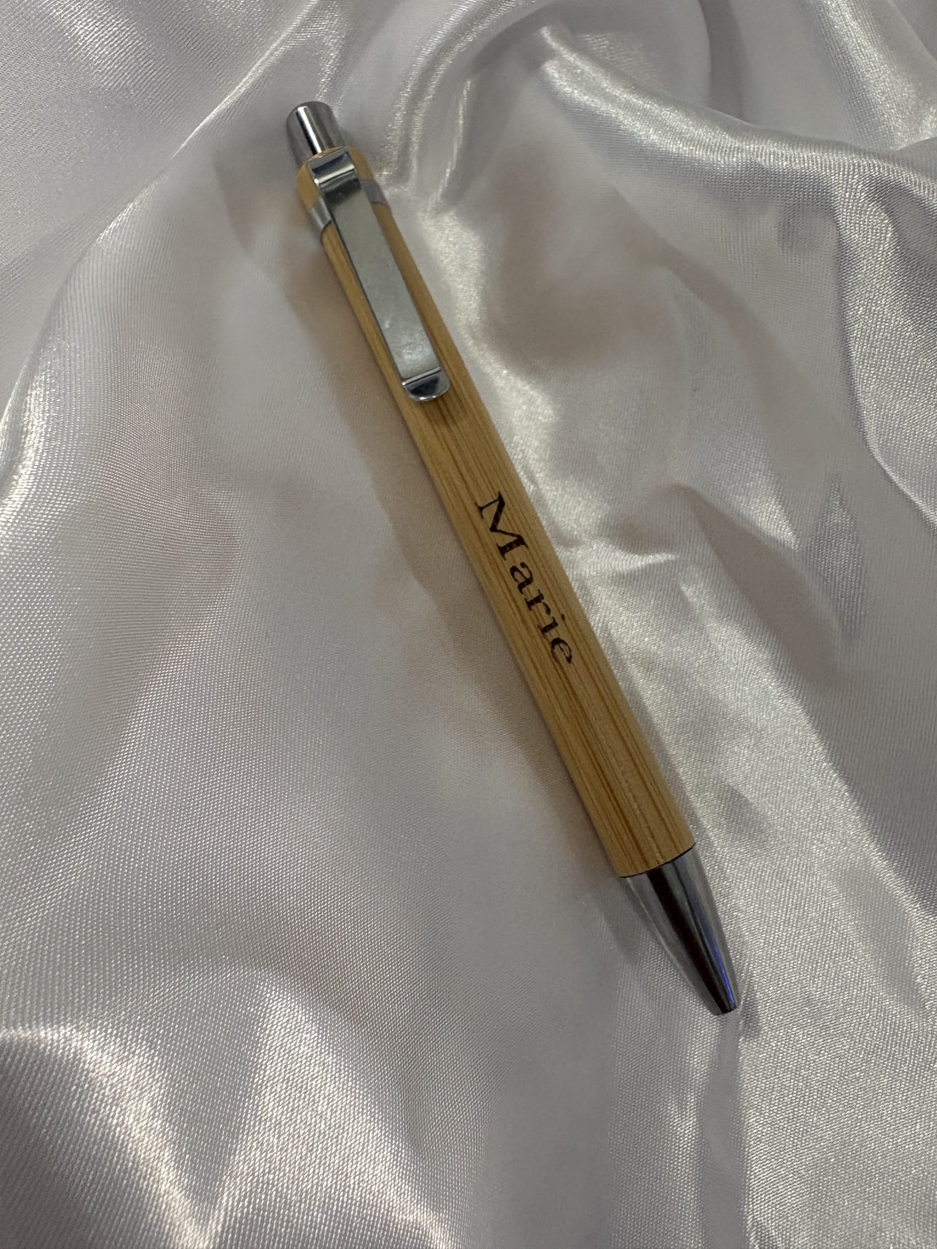 Gravure Stylo en bois